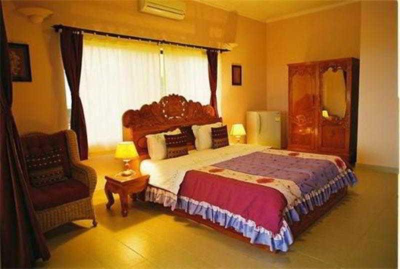 Golden Rooster Hotel سيهانوكفيل الغرفة الصورة